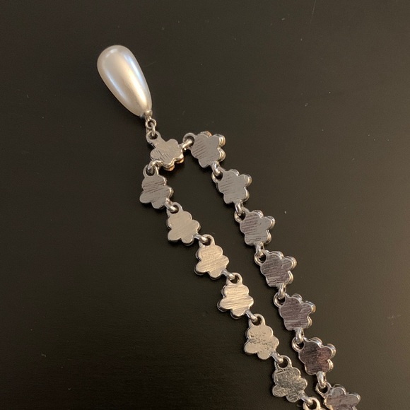 Elegant Silver Floral Rhinestones Necklace and Matching Earrings, Costume - Picture 4 of 7